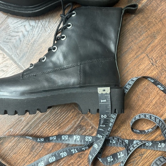 Madewell | The Rayna Lace-Up Boot in Leather - Picture 12 of 13